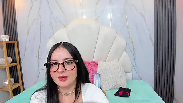 Ashleypetit online show from October 2025 12:17:01 PM