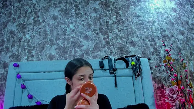 Snapshot of KatyVelvet chatting on October 2025 02:33:01 AM KatyVelvet online show from October 2025 02:33:01 AM