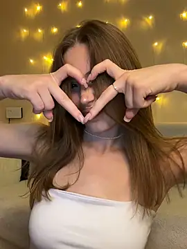 Elizabeth Tay online show from October 2025 06:17:01 PM