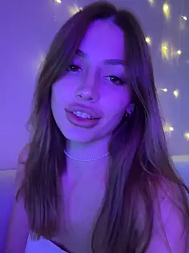 Elizabeth Tay online show from October 2025 06:09:01 PM