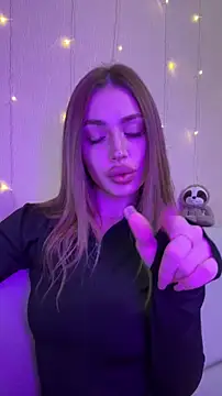 Elizabeth Tay online show from December 2025 06:58:02 PM