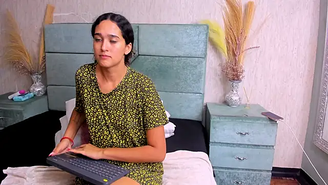 NatashaLimaa online show from November 2025 02:25:01 AM