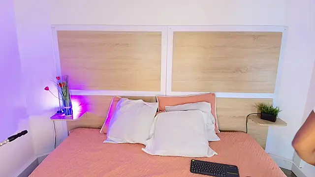 ValeryCortezm online show from September 2025 11:48:01 AM