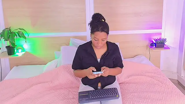 ValeryCortezm online show from February 2026 01:05:02 PM