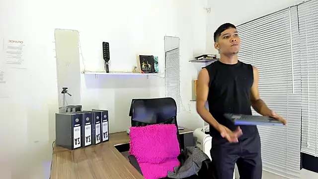 Snapshot of xxKamadevaxx chatting on March 2026 12:53:01 PM xxKamadevaxx online show from March 2026 12:53:01 PM