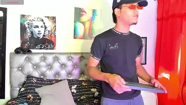 xxKamadevaxx online show from April 2026 02:32:01 PM