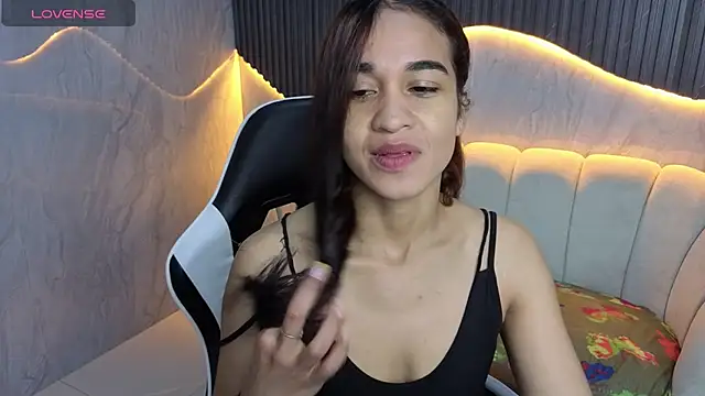 Maia Tx online show from October 2025 01:20:01 PM