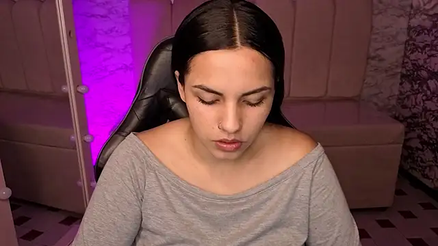 Mialover v online show from October 2025 08:06:02 PM