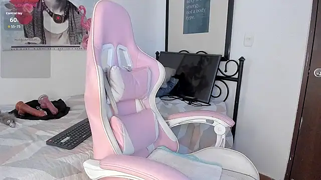 Snapshot of Lhia_ chatting on October 2025 01:42:02 PM Lhia online show from October 2025 01:42:02 PM