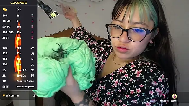 nicte t  online show from October 2025 08:28:01 PM