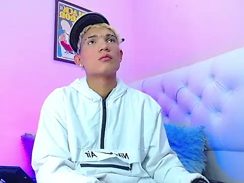 EL VENEZOLANO 22CM online show from November 2025 05:40:02 AM