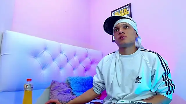 EL VENEZOLANO 22CM online show from November 2025 04:13:02 AM