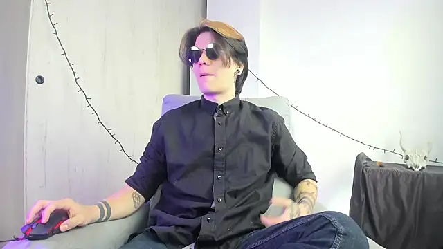 Snapshot of Jerry_Cole chatting on December 2025 03:29:01 PM Jerry Cole online show from December 2025 03:29:01 PM