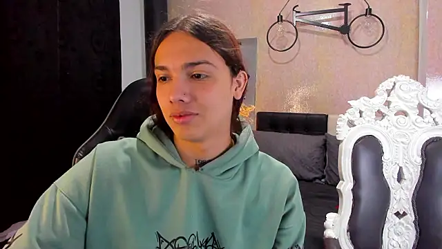 Snapshot of Almaazz chatting on February 2026 06:04:01 PM Almaazz online show from February 2026 06:04:01 PM