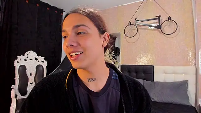 Snapshot of Almaazz chatting on February 2026 06:39:02 PM Almaazz online show from February 2026 06:39:02 PM