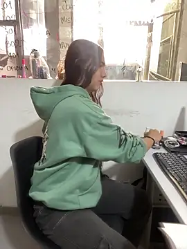 Snapshot of Almaazz chatting on March 2026 01:08:01 PM Almaazz online show from March 2026 01:08:01 PM