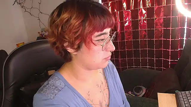 Snapshot of Miacatsito3 chatting on February 2026 10:28:01 PM Miacatsito3 online show from February 2026 10:28:01 PM