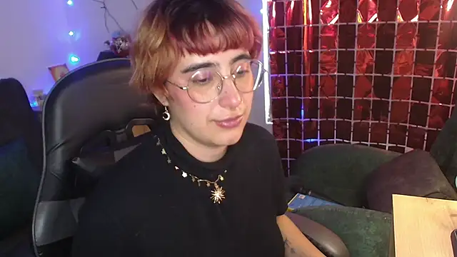 Snapshot of Miacatsito3 chatting on February 2026 10:33:01 PM Miacatsito3 online show from February 2026 10:33:01 PM