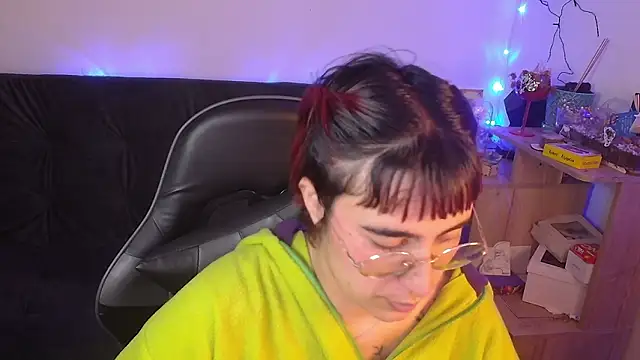 Snapshot of Miacatsito3 chatting on March 2026 02:38:02 AM Miacatsito3 online show from March 2026 02:38:02 AM