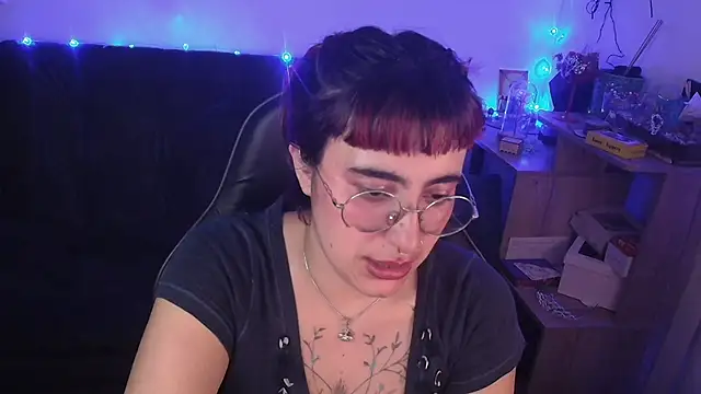 Snapshot of Miacatsito3 chatting on March 2026 05:02:02 AM Miacatsito3 online show from March 2026 05:02:02 AM