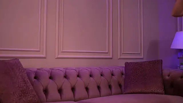 KatieHayes online show from November 2025 07:05:01 PM