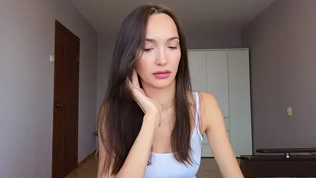 Lillian-Clark online show from September 2025 07:46:02 AM