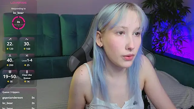 Snapshot of evlica chatting on April 2026 02:05:01 PM evlica online show from April 2026 02:05:01 PM