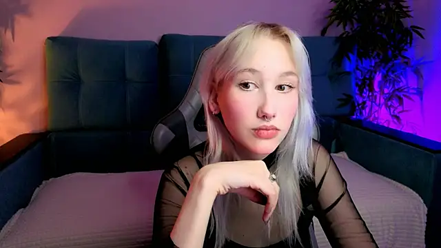 Snapshot of evlica chatting on May 2026 02:12:02 PM evlica online show from May 2026 02:12:02 PM