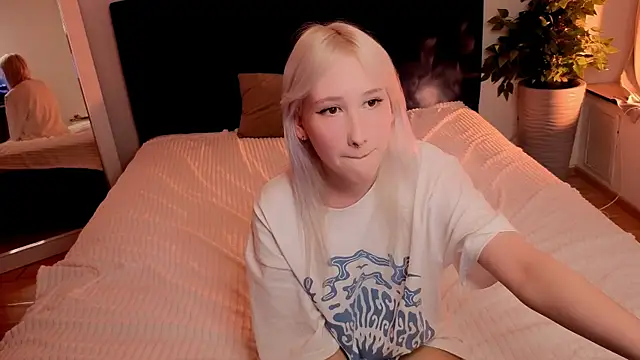 Snapshot of evlica chatting on May 2026 07:45:02 PM evlica online show from May 2026 07:45:02 PM