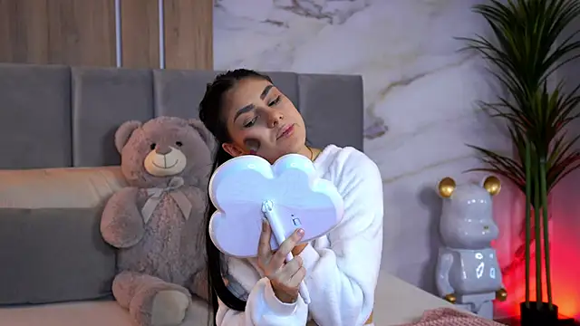 Snapshot of ZaraCapri chatting on November 2025 08:04:02 AM ZaraCapri online show from November 2025 08:04:02 AM