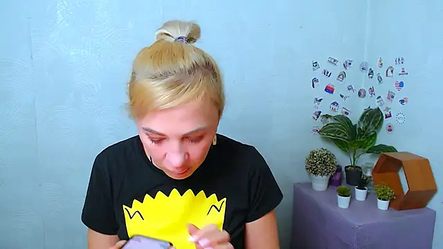 EmmaCat  online show from December 2025 06:10:01 AM