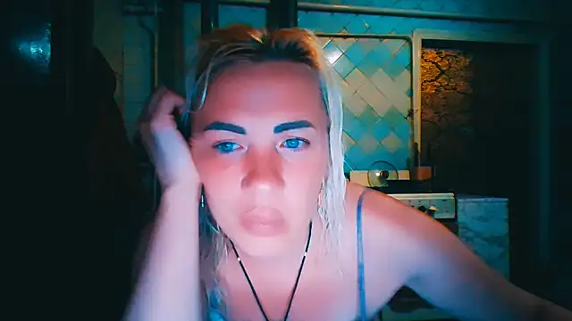 EmmaCat  online show from June 2026 07:02:02 PM