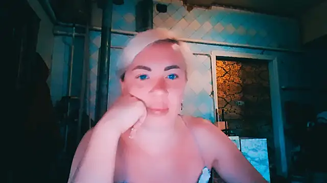 EmmaCat  online show from June 2026 04:44:01 AM