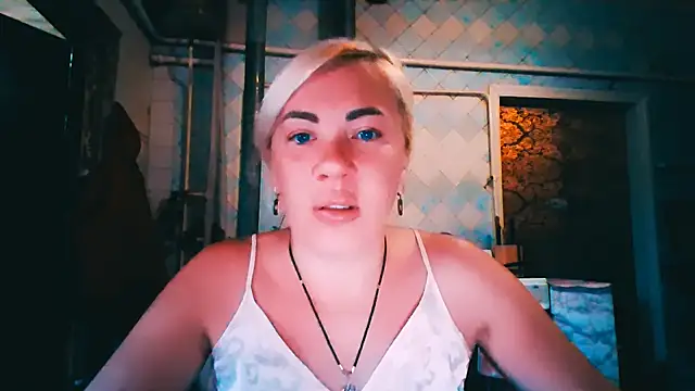 EmmaCat  online show from June 2026 04:15:01 AM