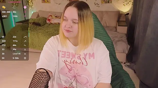 Snapshot of Aki_nohana chatting on October 2025 01:07:01 PM Aki nohana online show from October 2025 01:07:01 PM