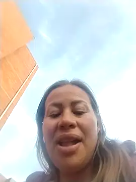 LaraCaliente online show from October 2025 10:23:02 PM