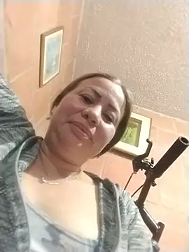 LaraCaliente online show from June 2026 12:24:01 AM