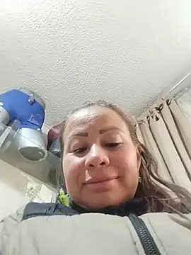 LaraCaliente online show from June 2026 02:32:02 PM