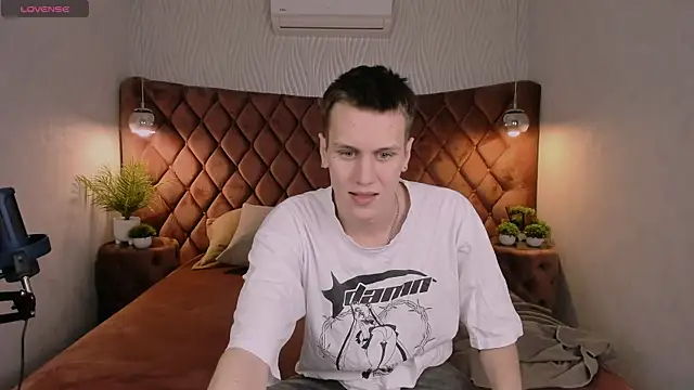 Kane Wolfe online show from September 2025 06:03:01 AM