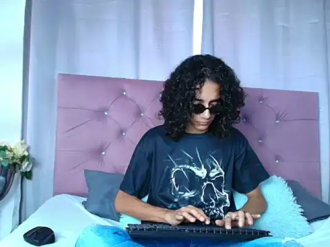 EthanBlackwoodd online show from September 2025 07:40:02 PM