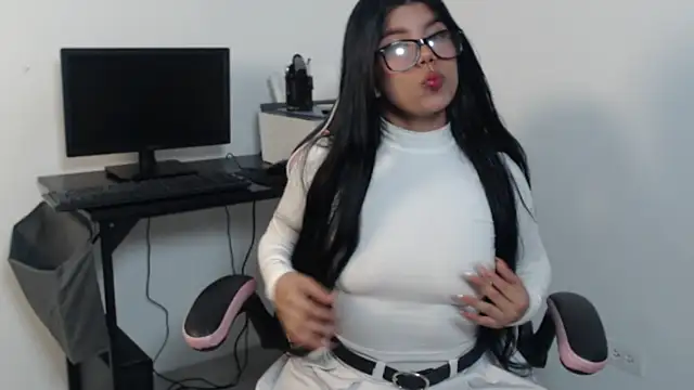 MayaScott11 online show from April 2026 07:12:01 PM