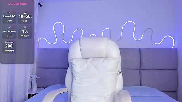 Snapshot of Anntonellaa chatting on October 2025 12:27:01 PM Anntonellaa online show from October 2025 12:27:01 PM