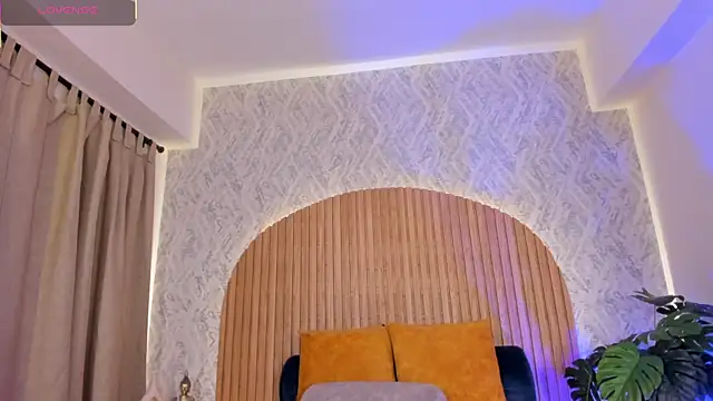 Sophiie Belle online show from October 2025 01:45:01 PM