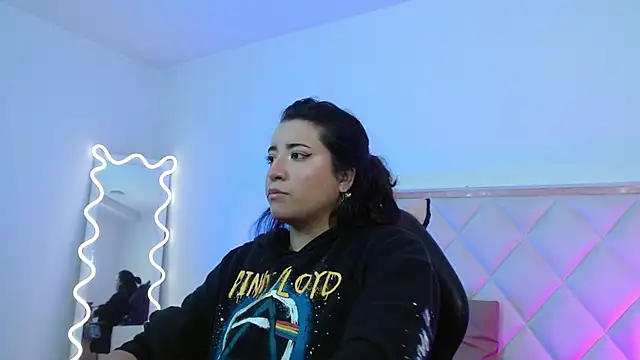 NANAKY TAY online show from October 2025 12:11:01 PM