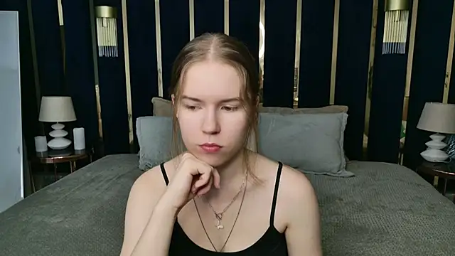 Snapshot of Alida_Brice chatting on November 2025 05:40:02 AM Alida Brice online show from November 2025 05:40:02 AM