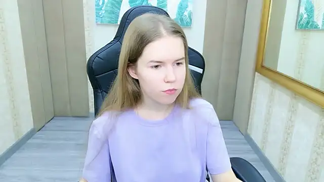 Snapshot of Alida_Brice chatting on November 2025 06:12:01 AM Alida Brice online show from November 2025 06:12:01 AM