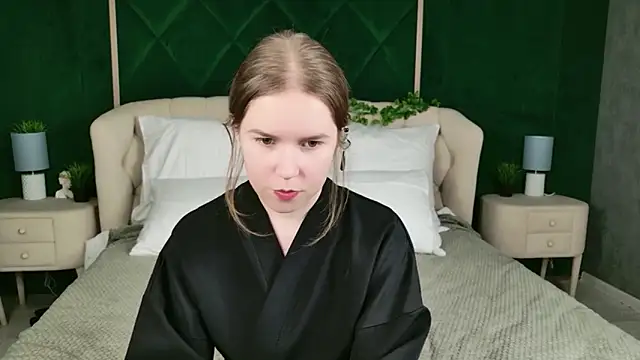 Snapshot of Alida_Brice chatting on December 2025 03:32:02 PM Alida Brice online show from December 2025 03:32:02 PM