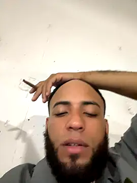 Snapshot of LeoPR00 chatting on September 2025 02:37:01 AM LeoPR00 online show from September 2025 02:37:01 AM