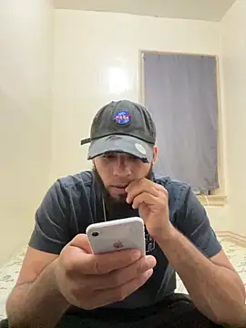 Snapshot of LeoPR00 chatting on October 2025 06:09:01 AM LeoPR00 online show from October 2025 06:09:01 AM