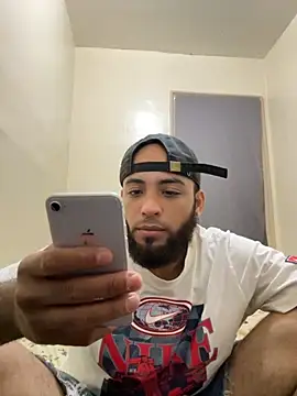 Snapshot of LeoPR00 chatting on October 2025 04:55:02 AM LeoPR00 online show from October 2025 04:55:02 AM